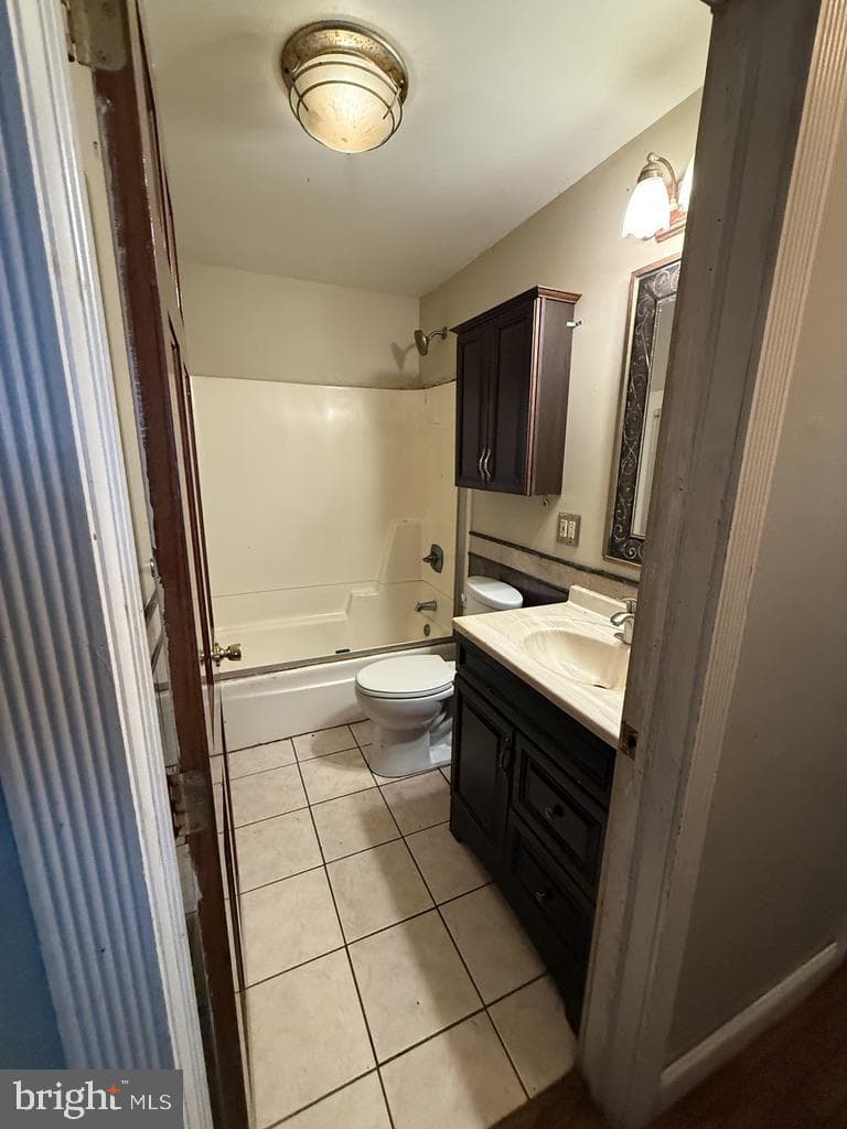 2398 Telegraph Road photo 32