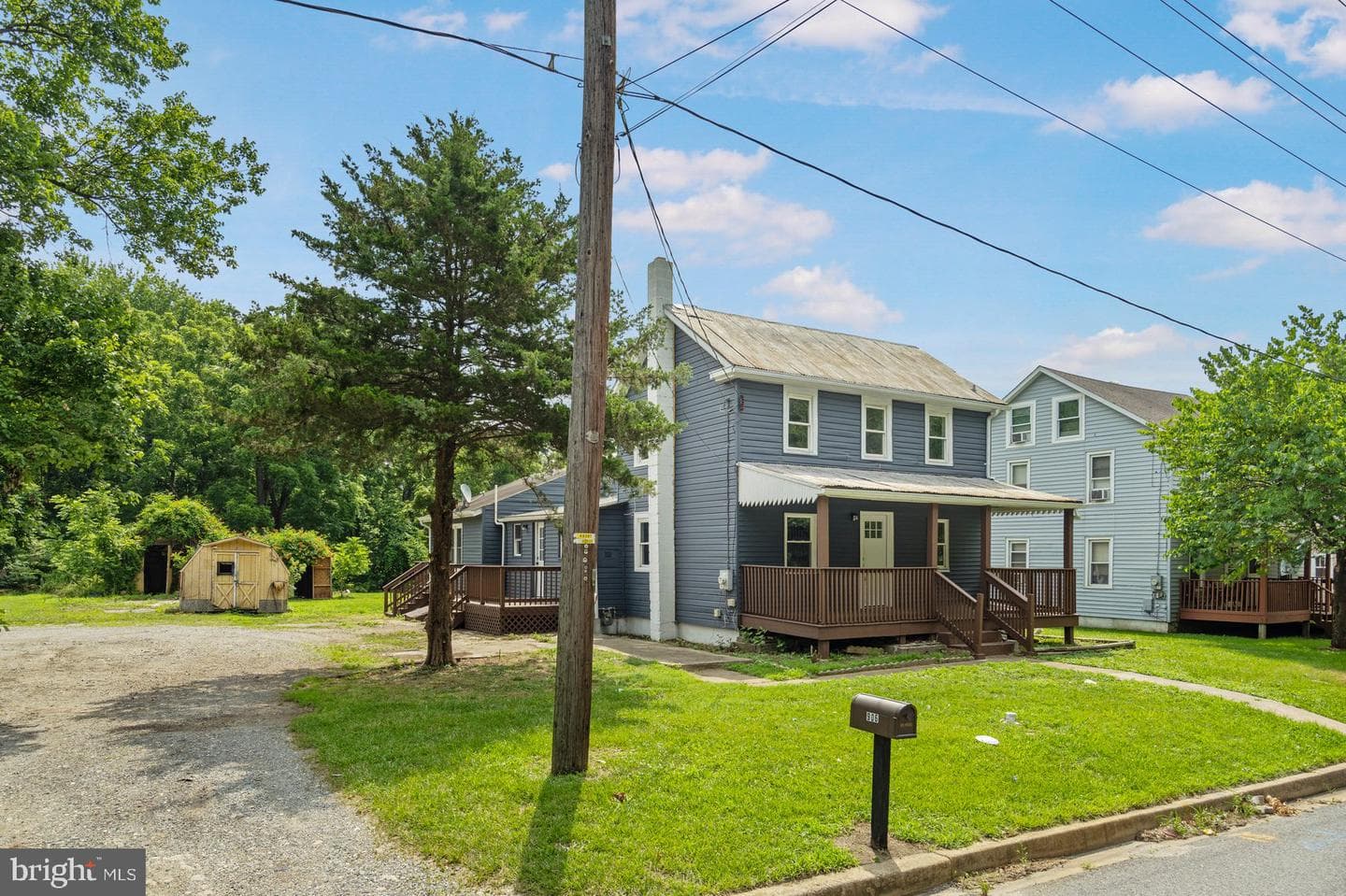 906 N Bridge Street photo 2