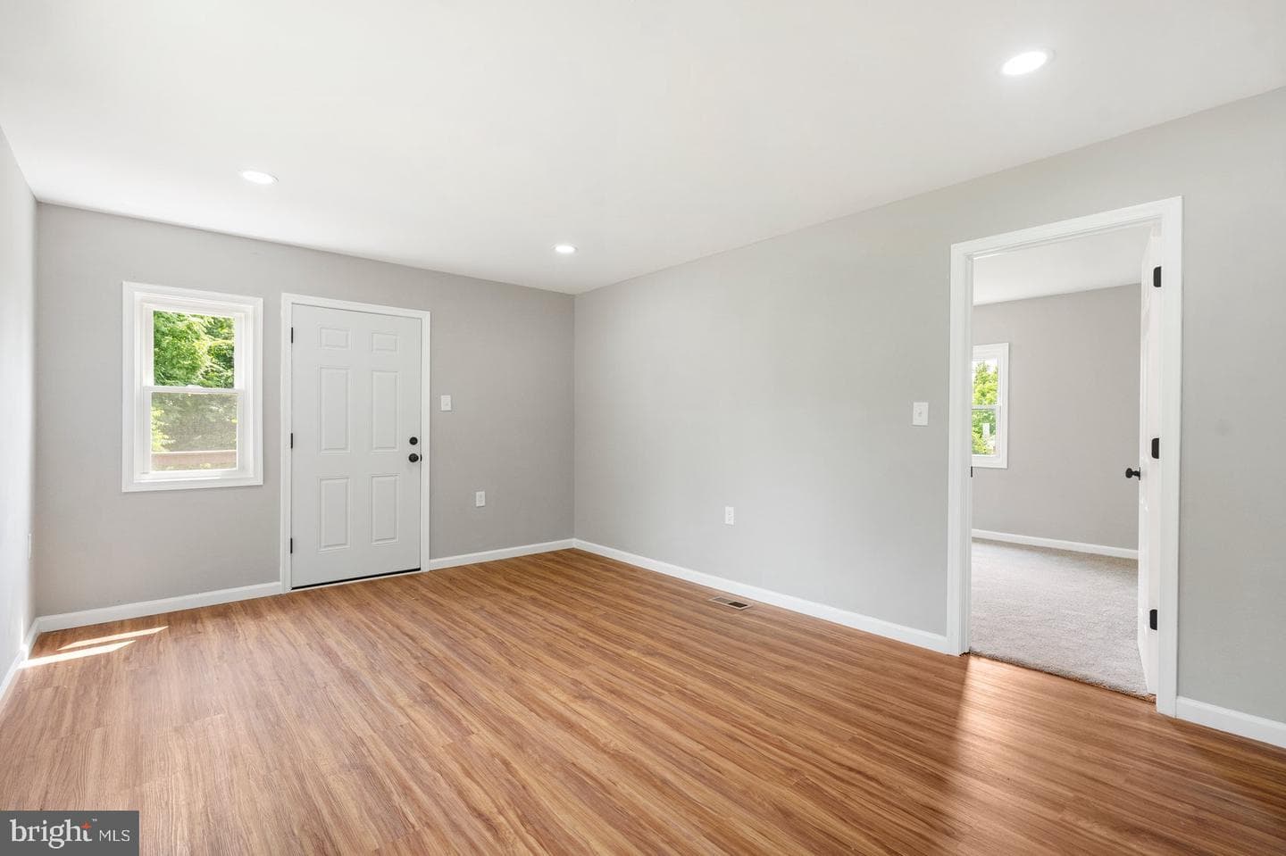 906 N Bridge Street photo 33