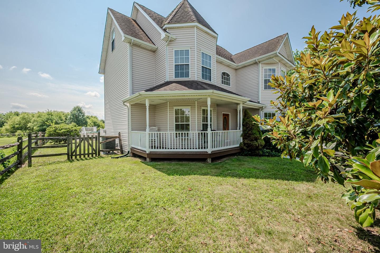 226 Ariel Avenue photo 3