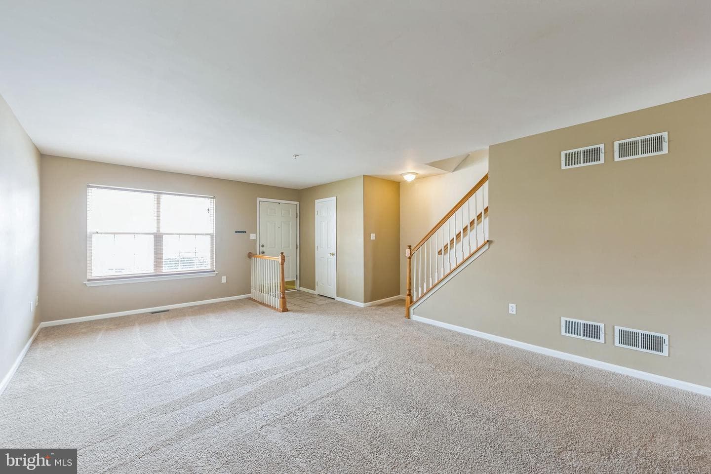 100 Vince Drive photo 3
