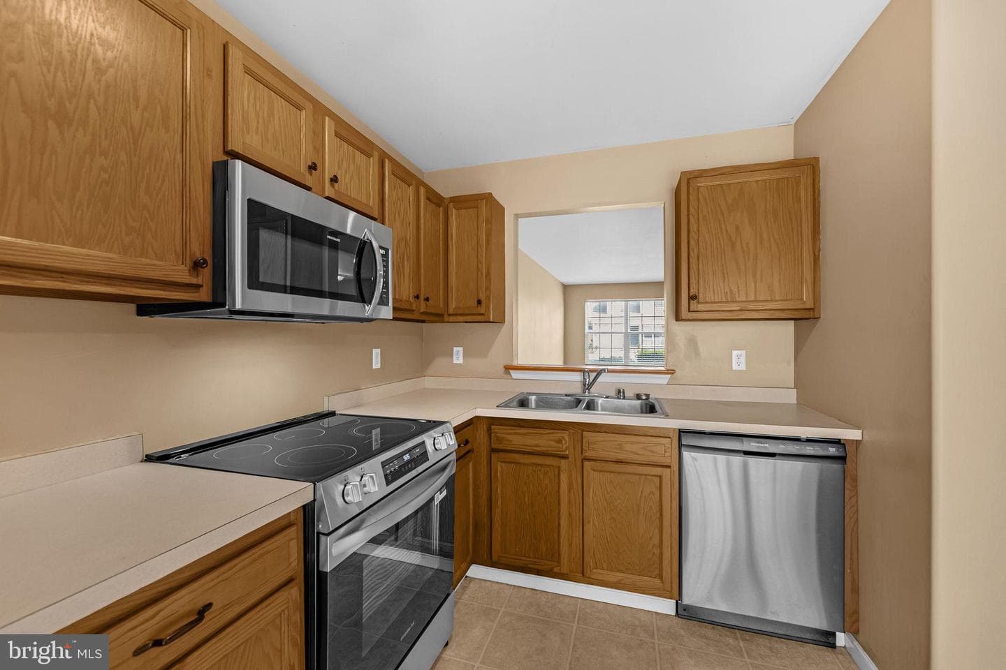 100 Vince Drive photo 9