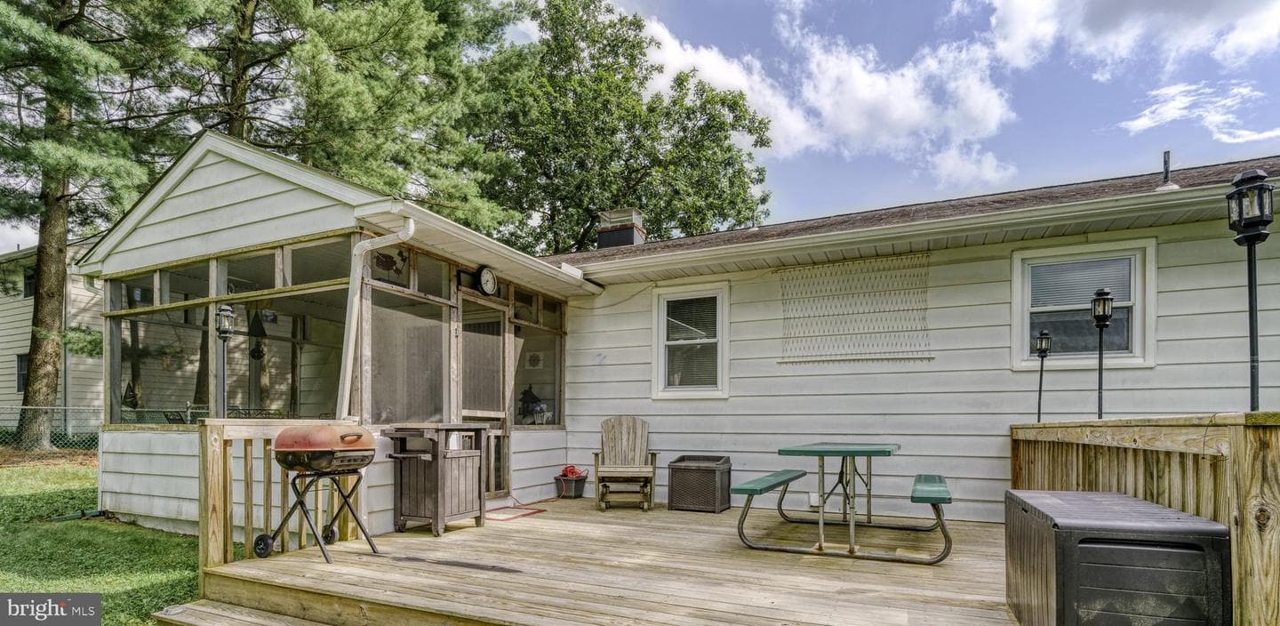 141 Kennedy Boulevard photo 27
