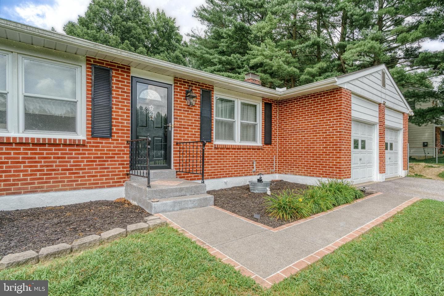 141 Kennedy Boulevard photo 3