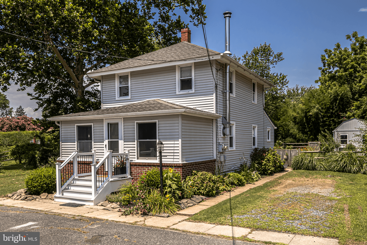 339 Cecil Street photo 1