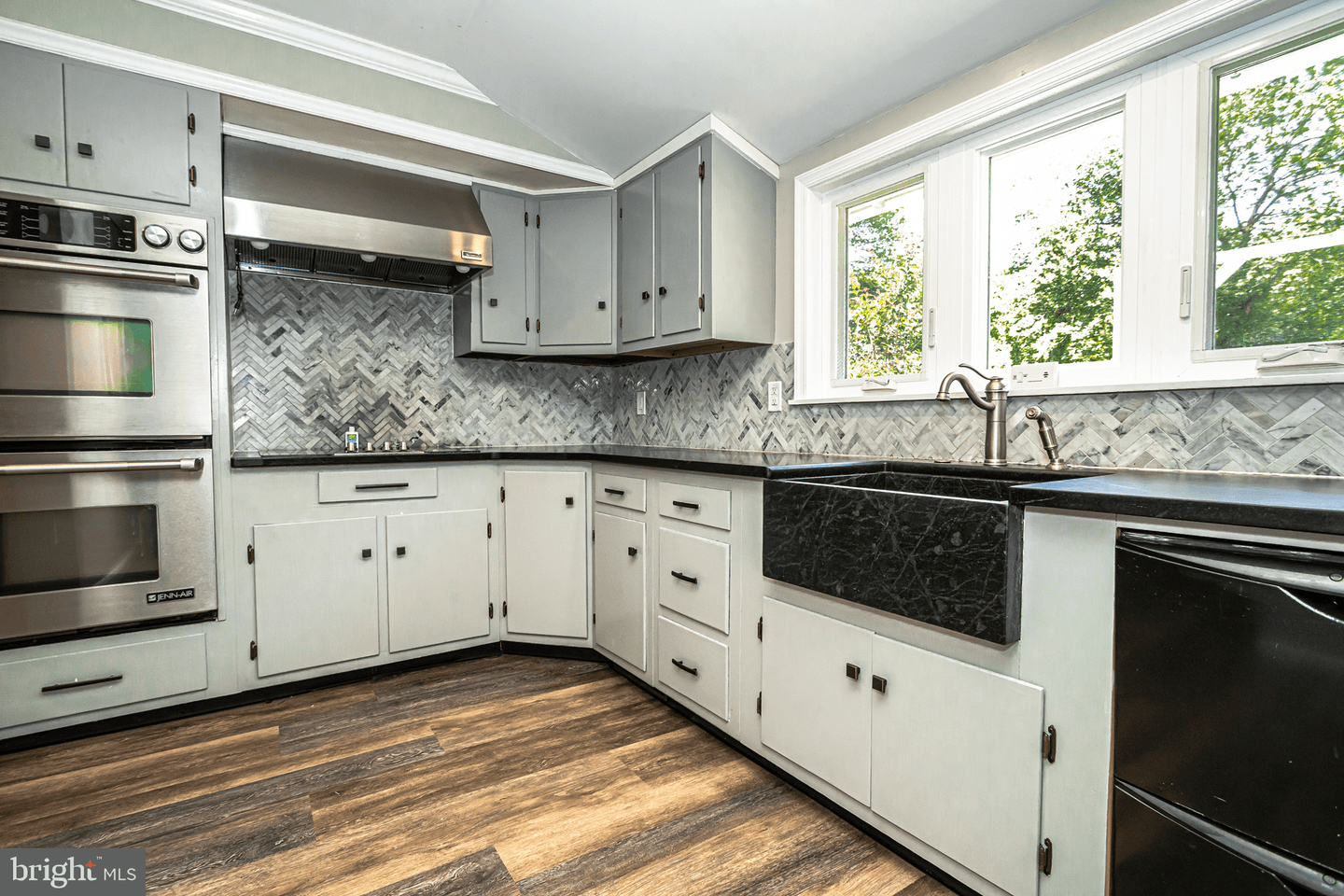 339 Cecil Street photo 12