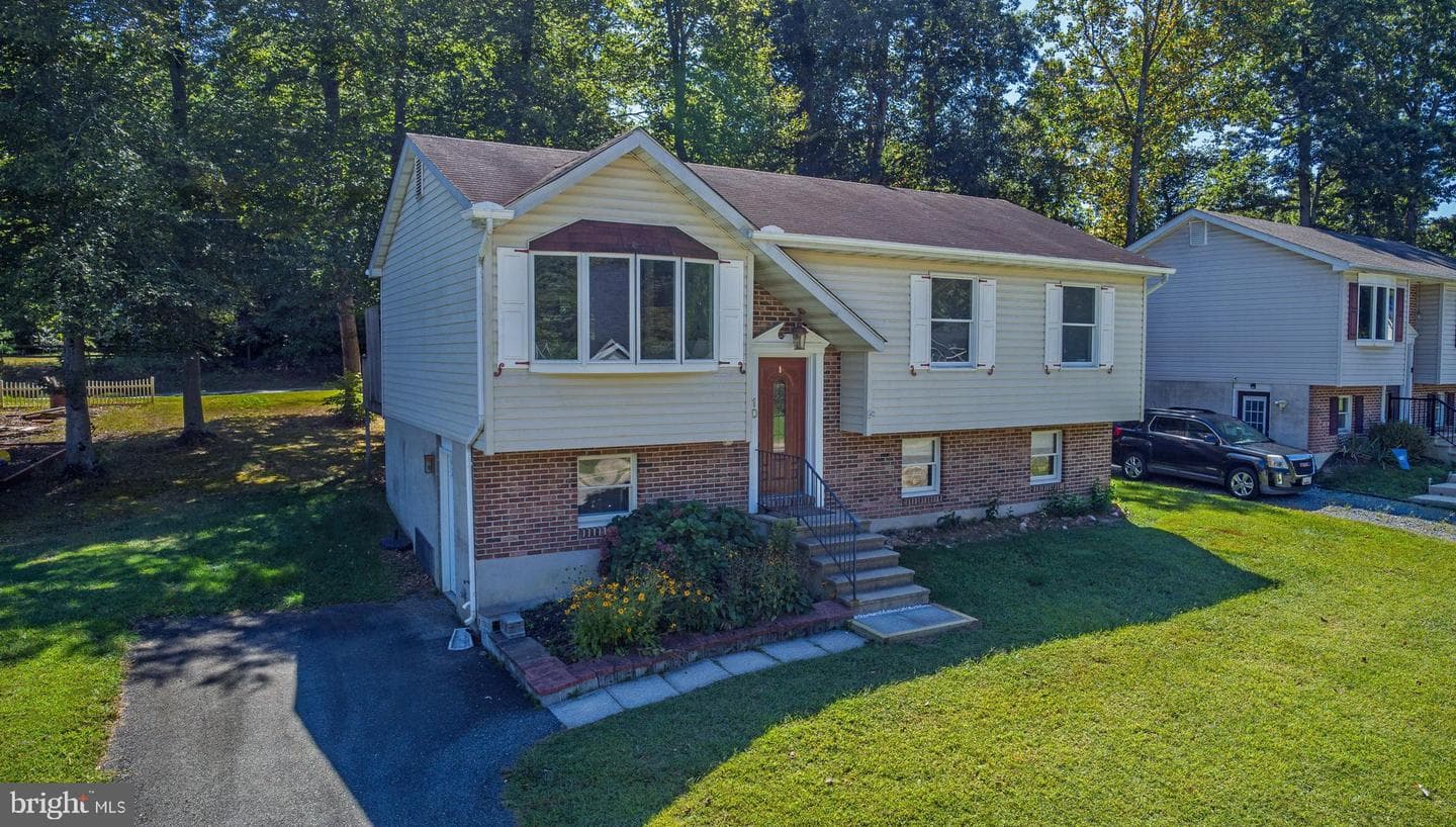 10 Trail Wood Court