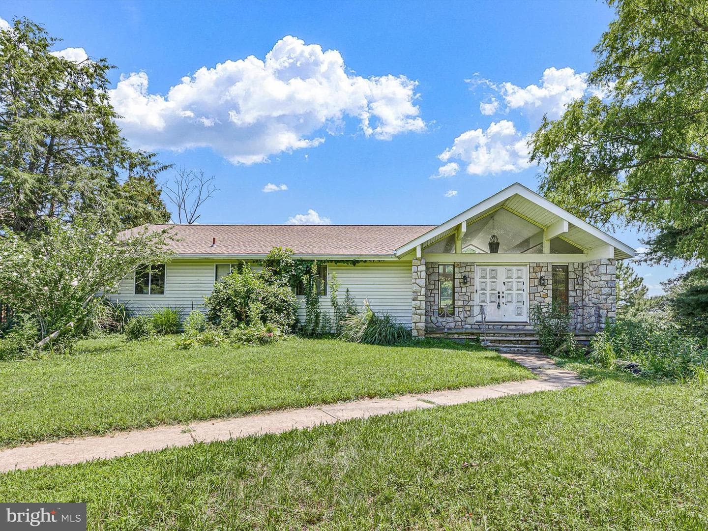 192 Rolling Avenue photo 1