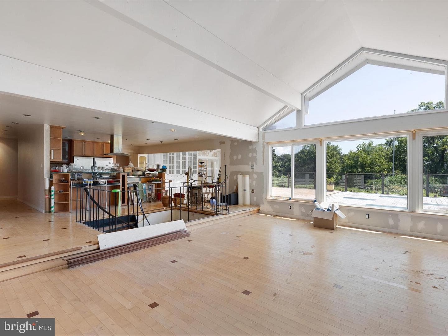 192 Rolling Avenue photo 15