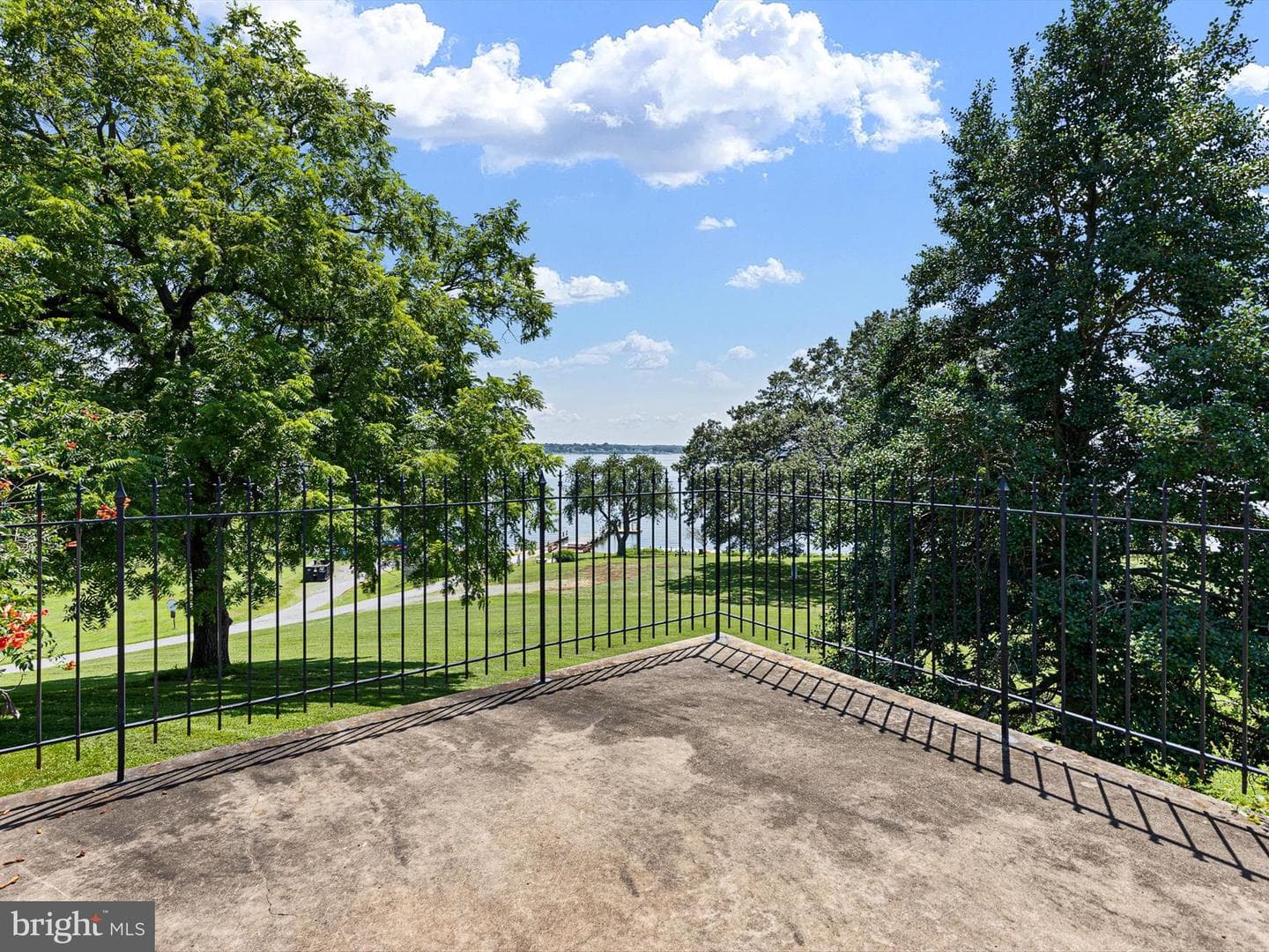 192 Rolling Avenue photo 35