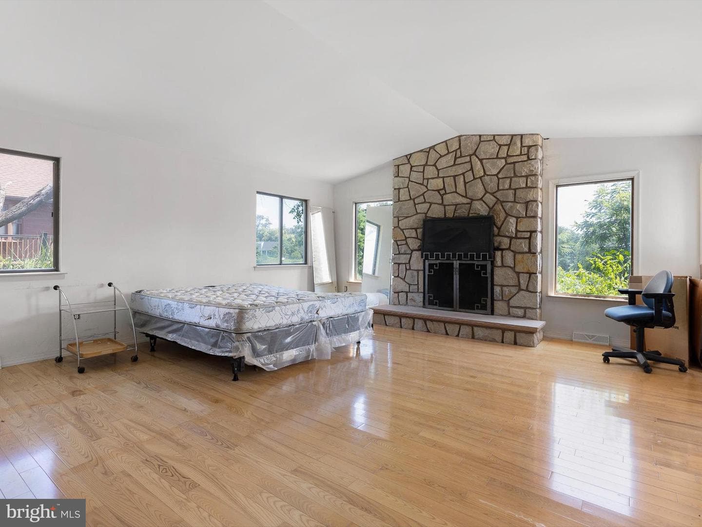 192 Rolling Avenue photo 5