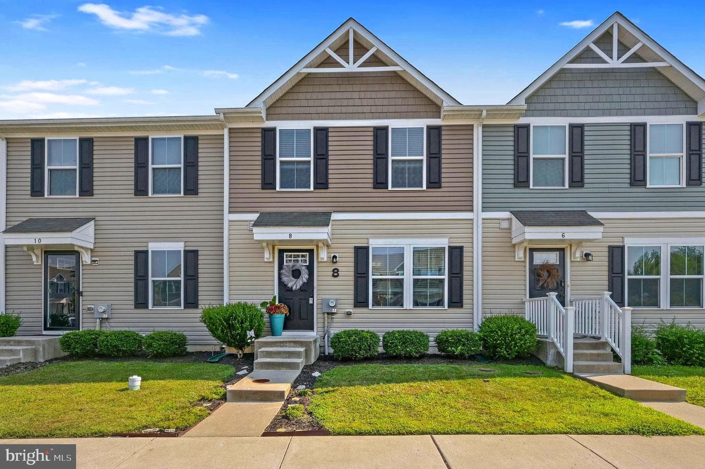 8 Marsh Lane photo 1