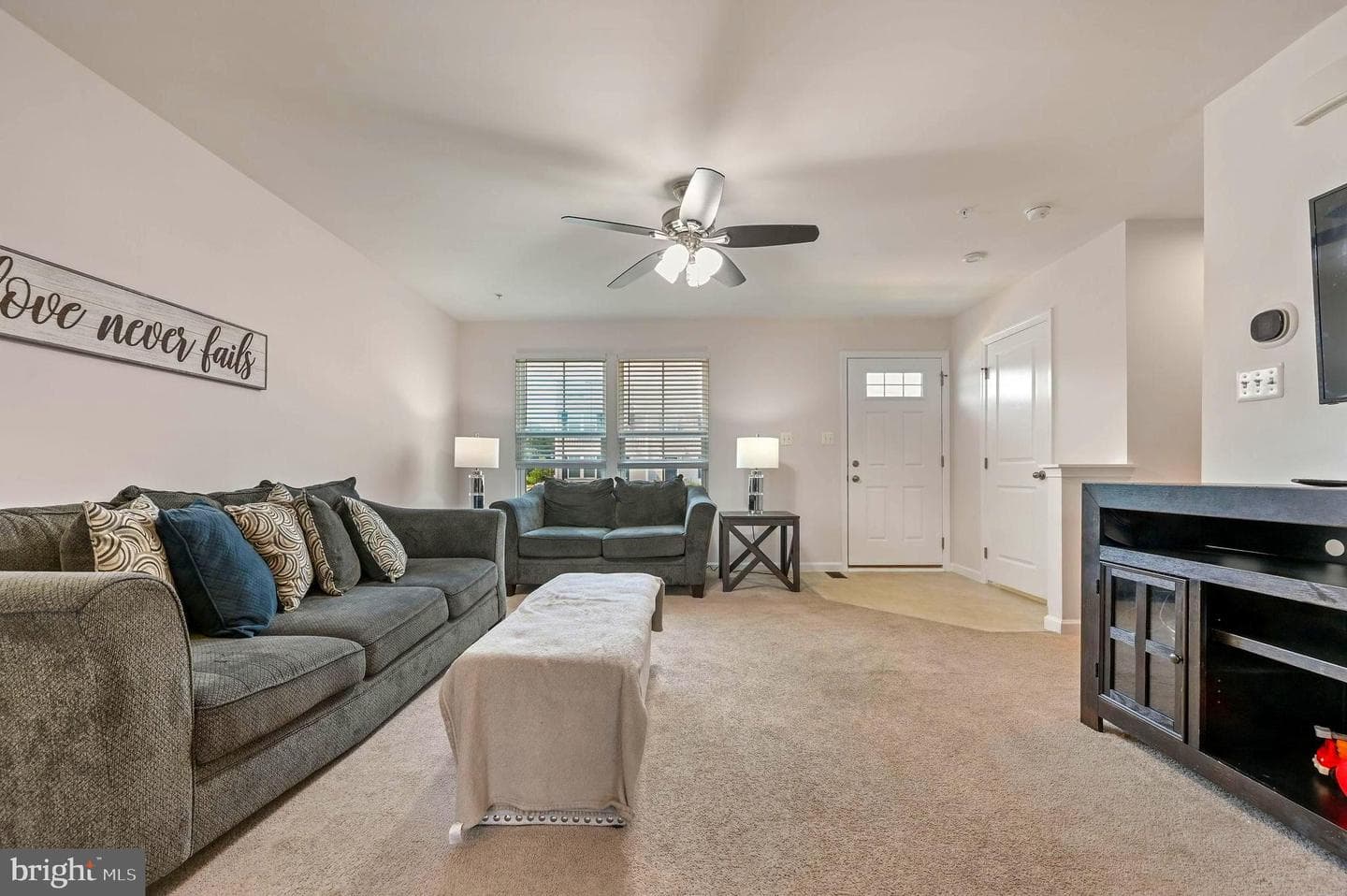 8 Marsh Lane photo 3