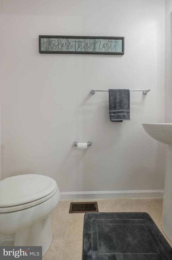 8 Marsh Lane photo 5