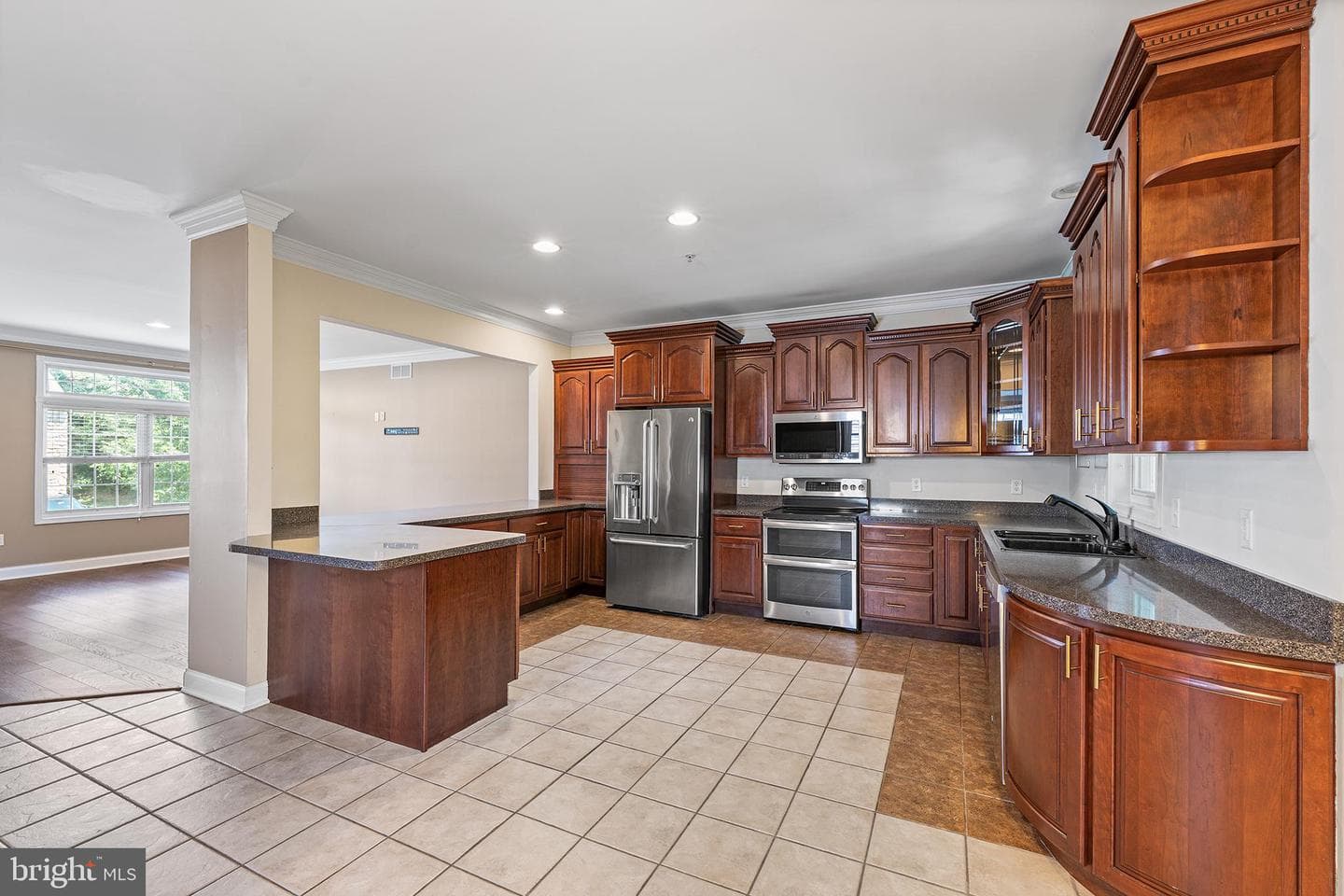 18 Guilford Court photo 8