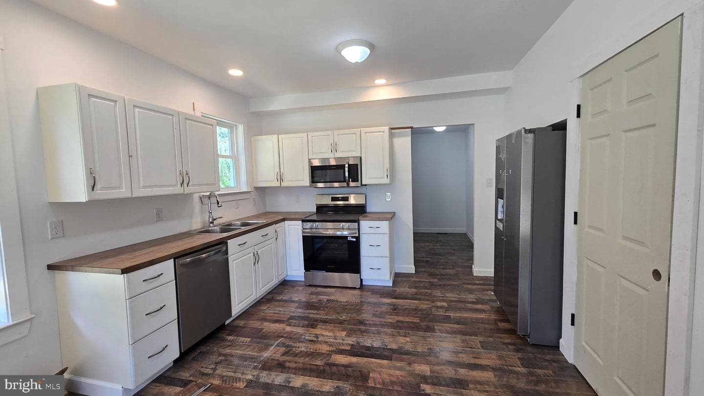 743 Bell Manor Road photo 4
