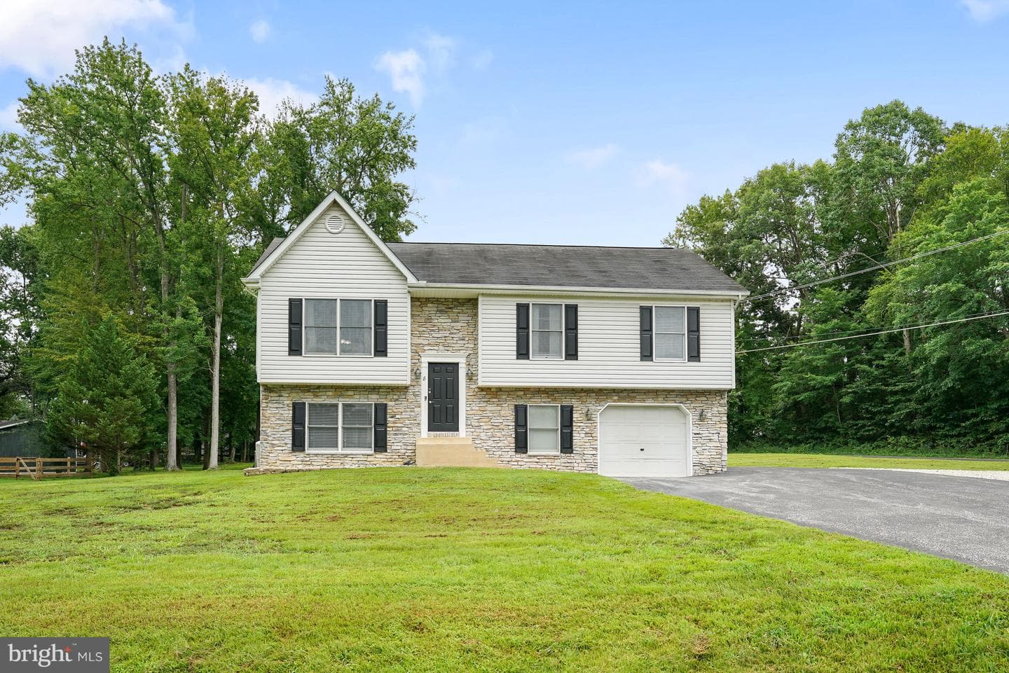 8 Woodside Drive photo 2