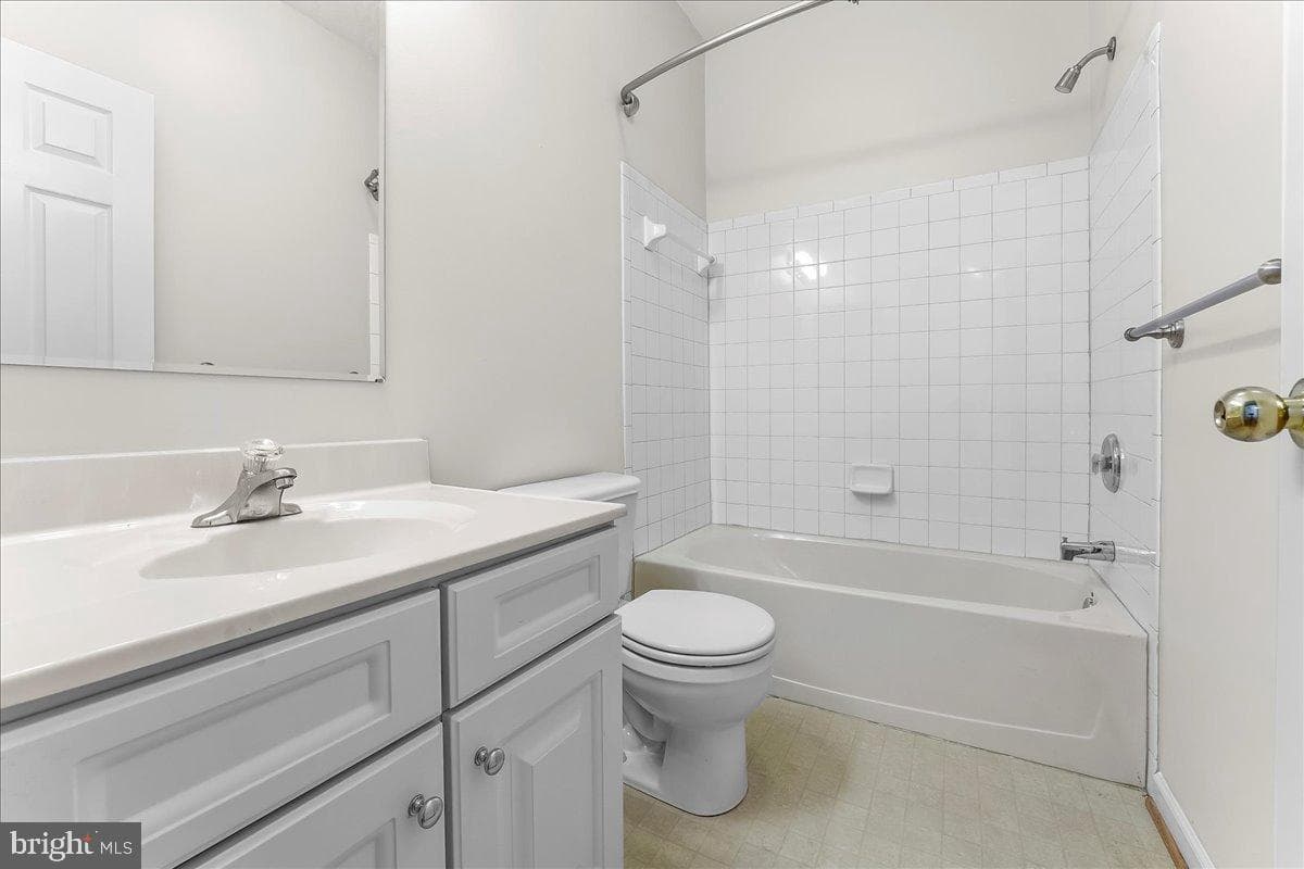 7 John Adams Lane photo 22