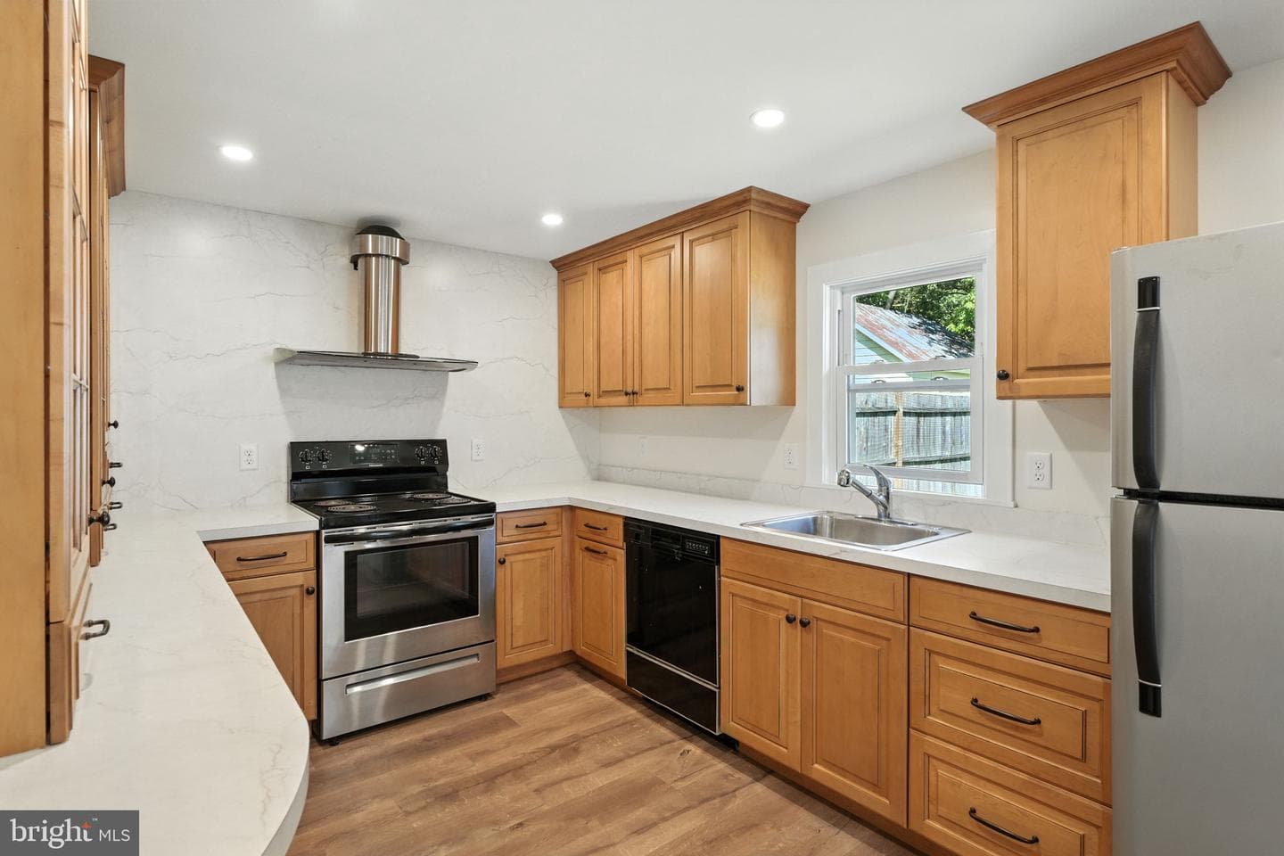 535 Biddle Street photo 10