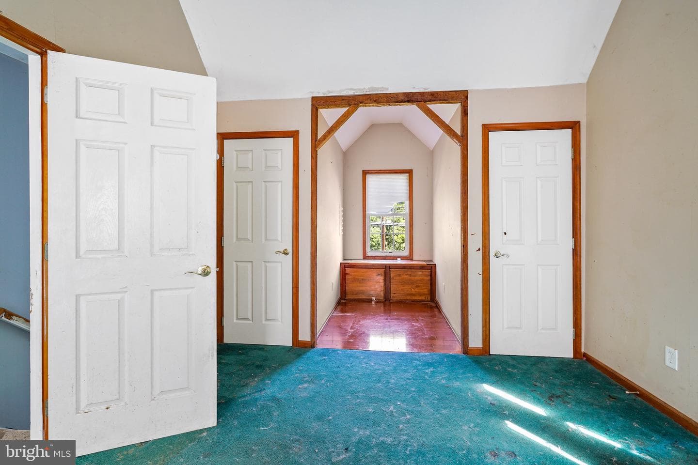 224 W Cecil Avenue photo 18
