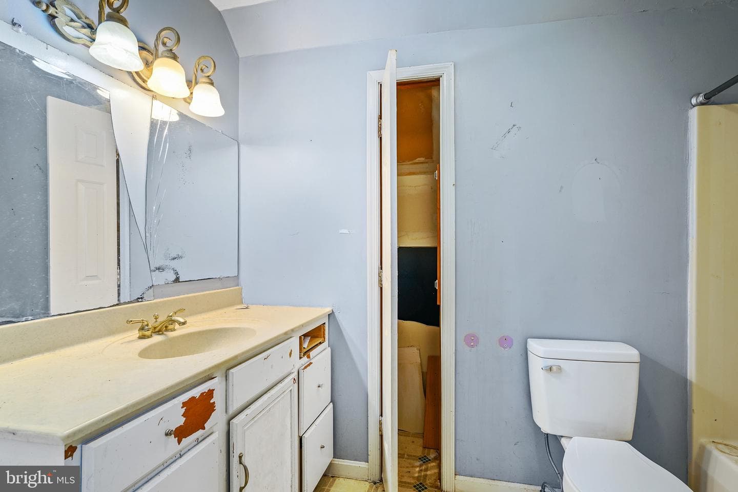 224 W Cecil Avenue photo 19