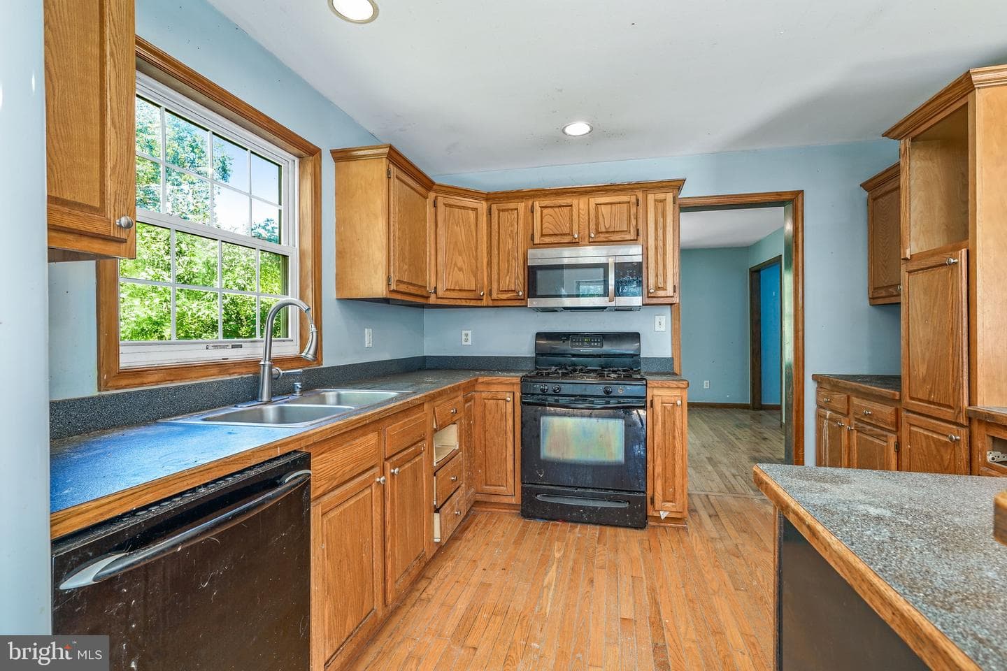 224 W Cecil Avenue photo 9