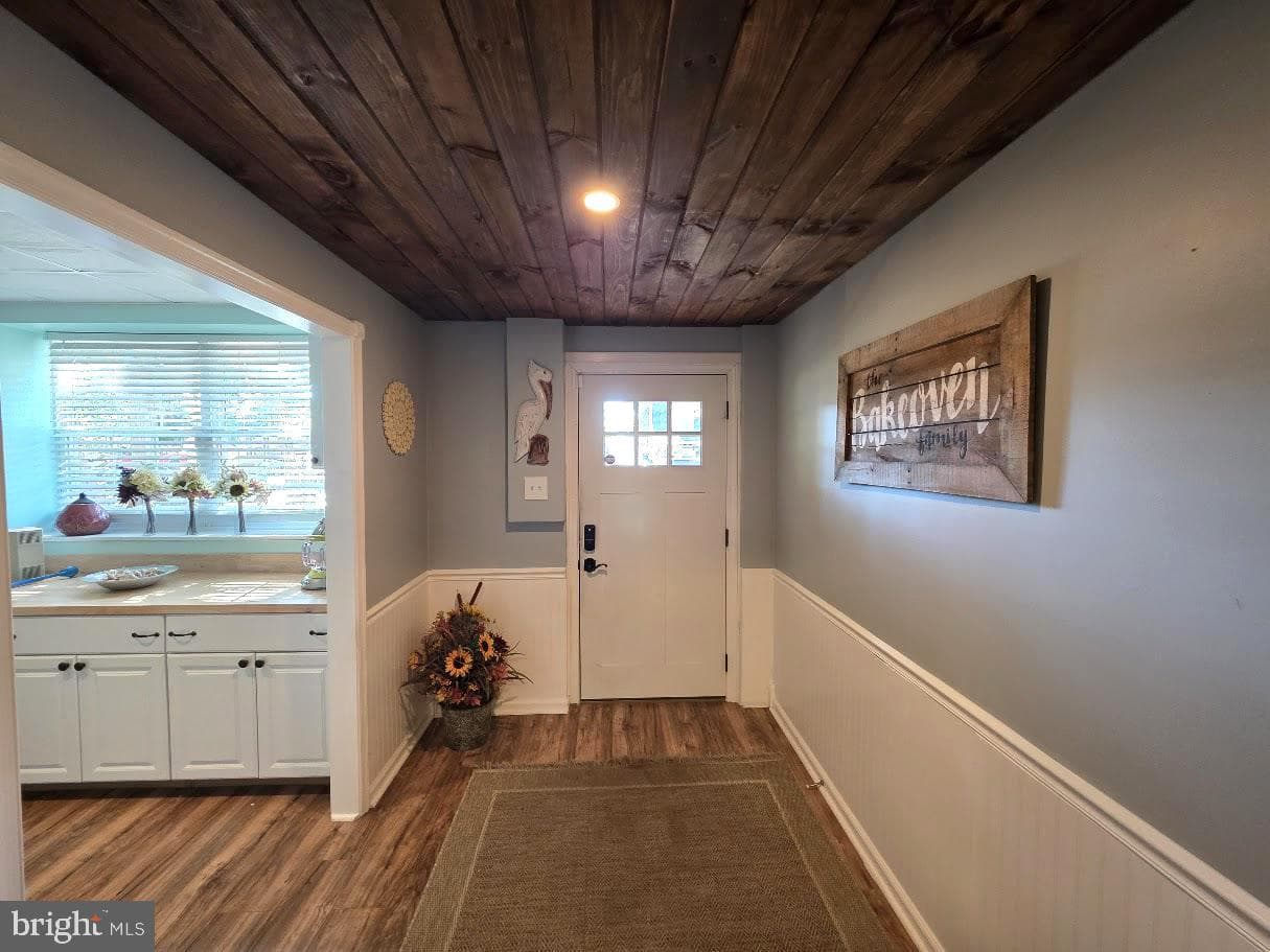 8 Elk Lane photo 3