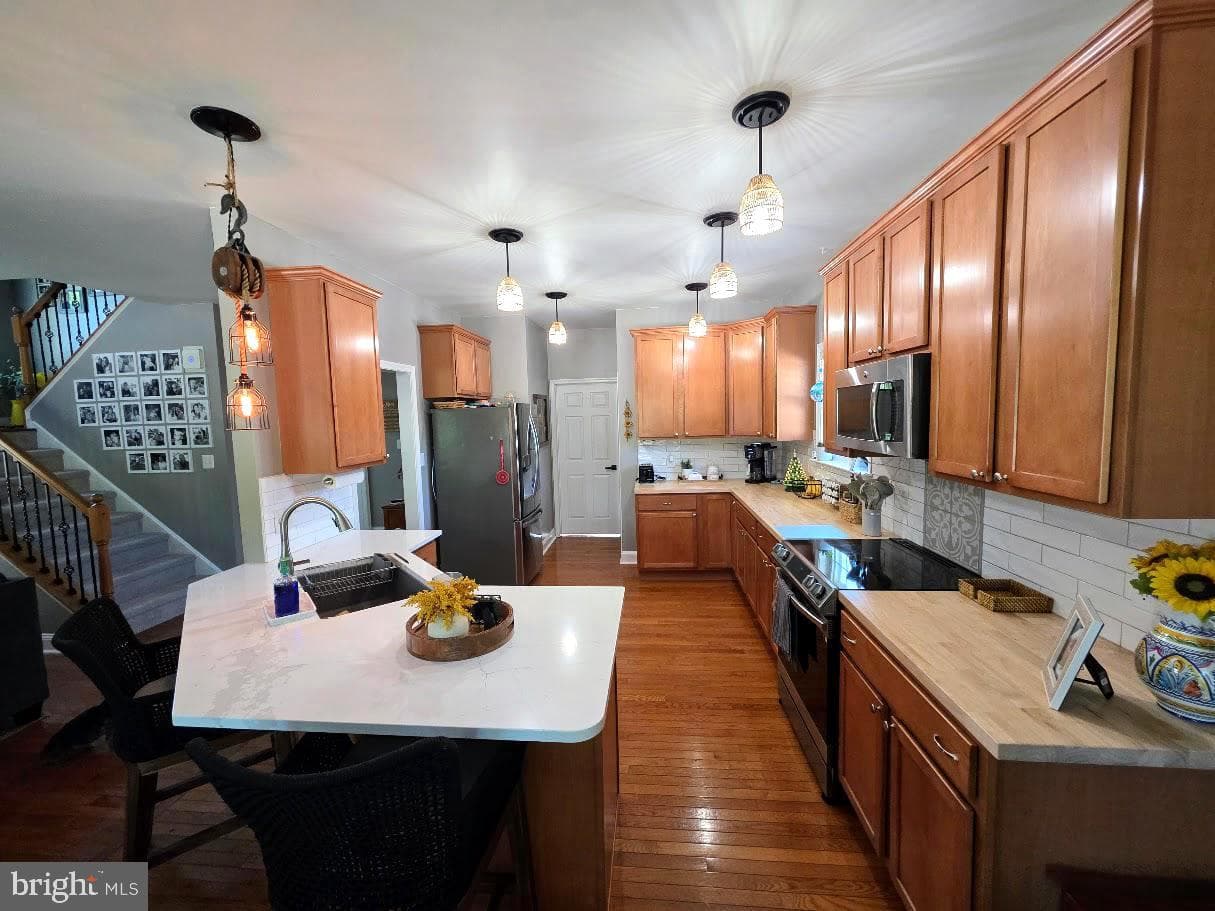8 Elk Lane photo 5
