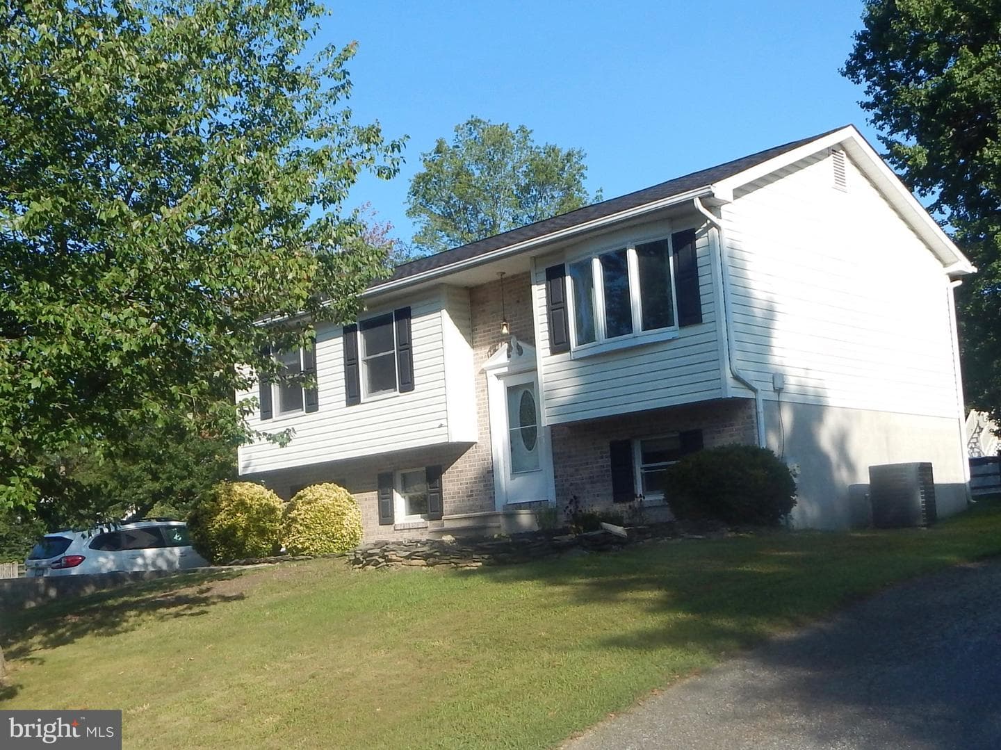 7 White Birch Drive photo 2