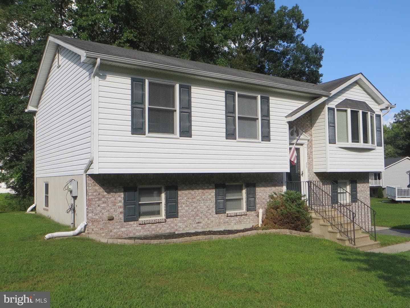 35 Catalpa Drive photo 2
