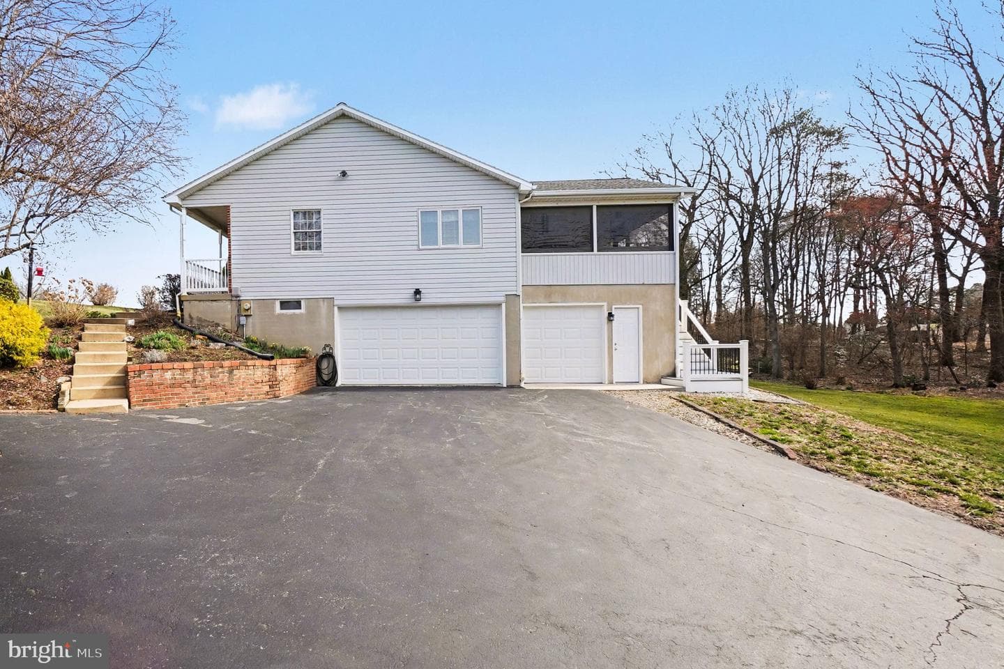 72 Cynthia Court photo 2