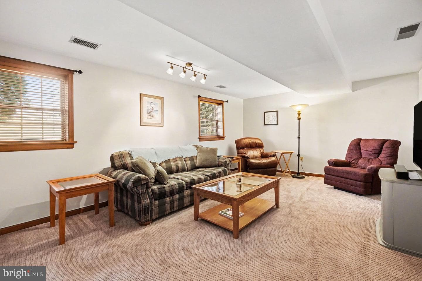 72 Cynthia Court photo 27