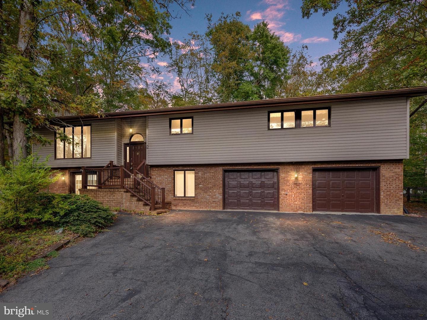 6 Colonial Circle