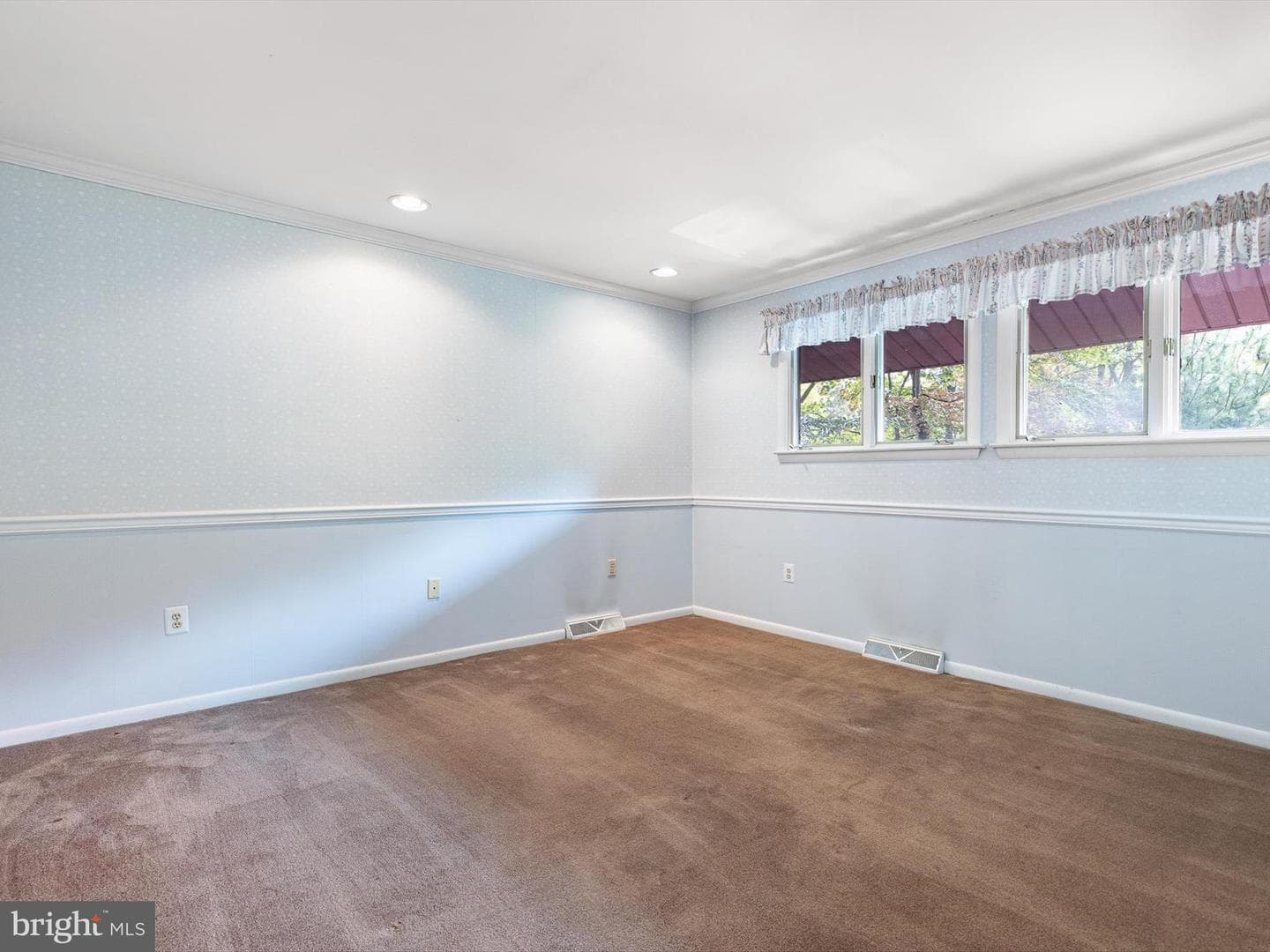 6 Colonial Circle photo 18