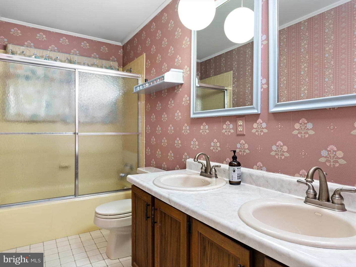 6 Colonial Circle photo 23