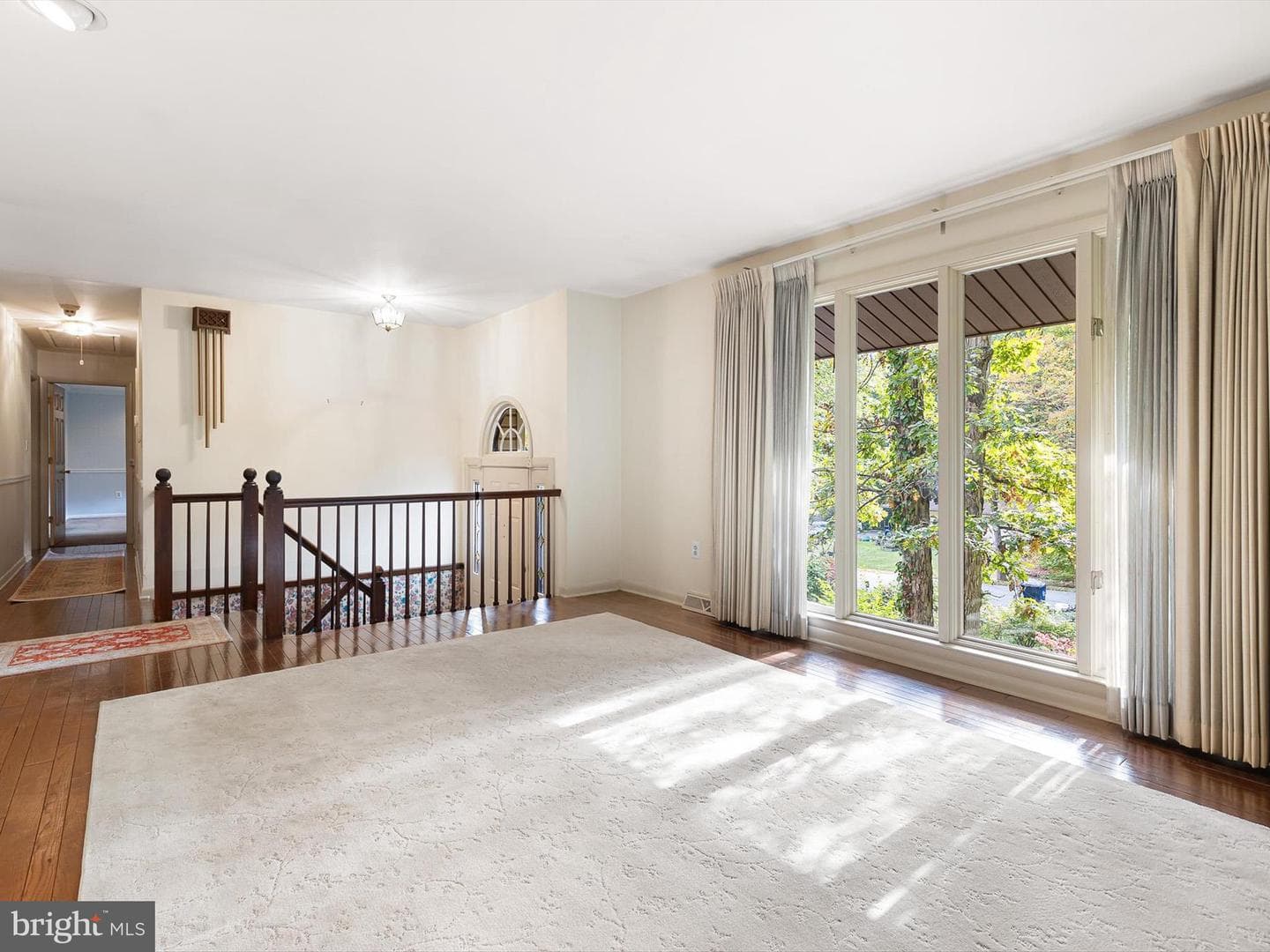 6 Colonial Circle photo 3