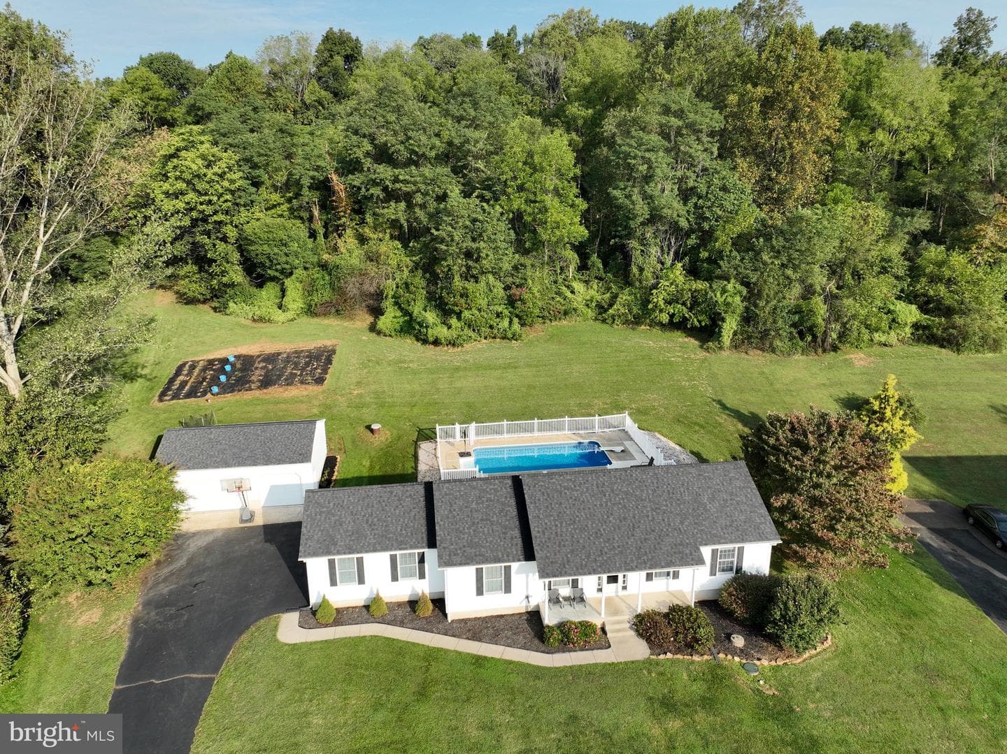 35 Coachman Drive photo 3