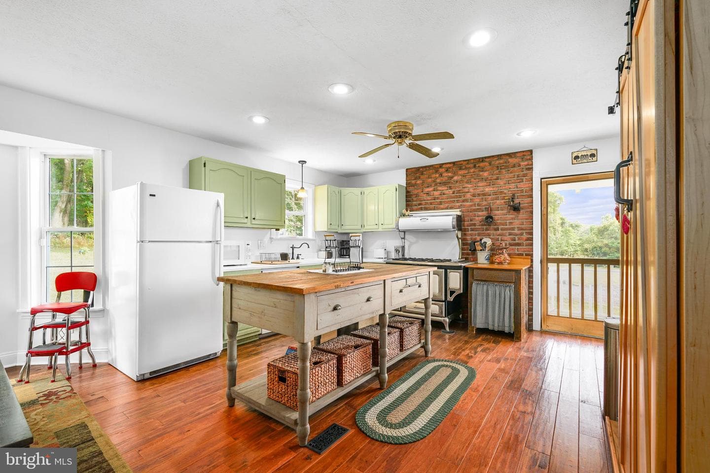 424 Springhill Road photo 24