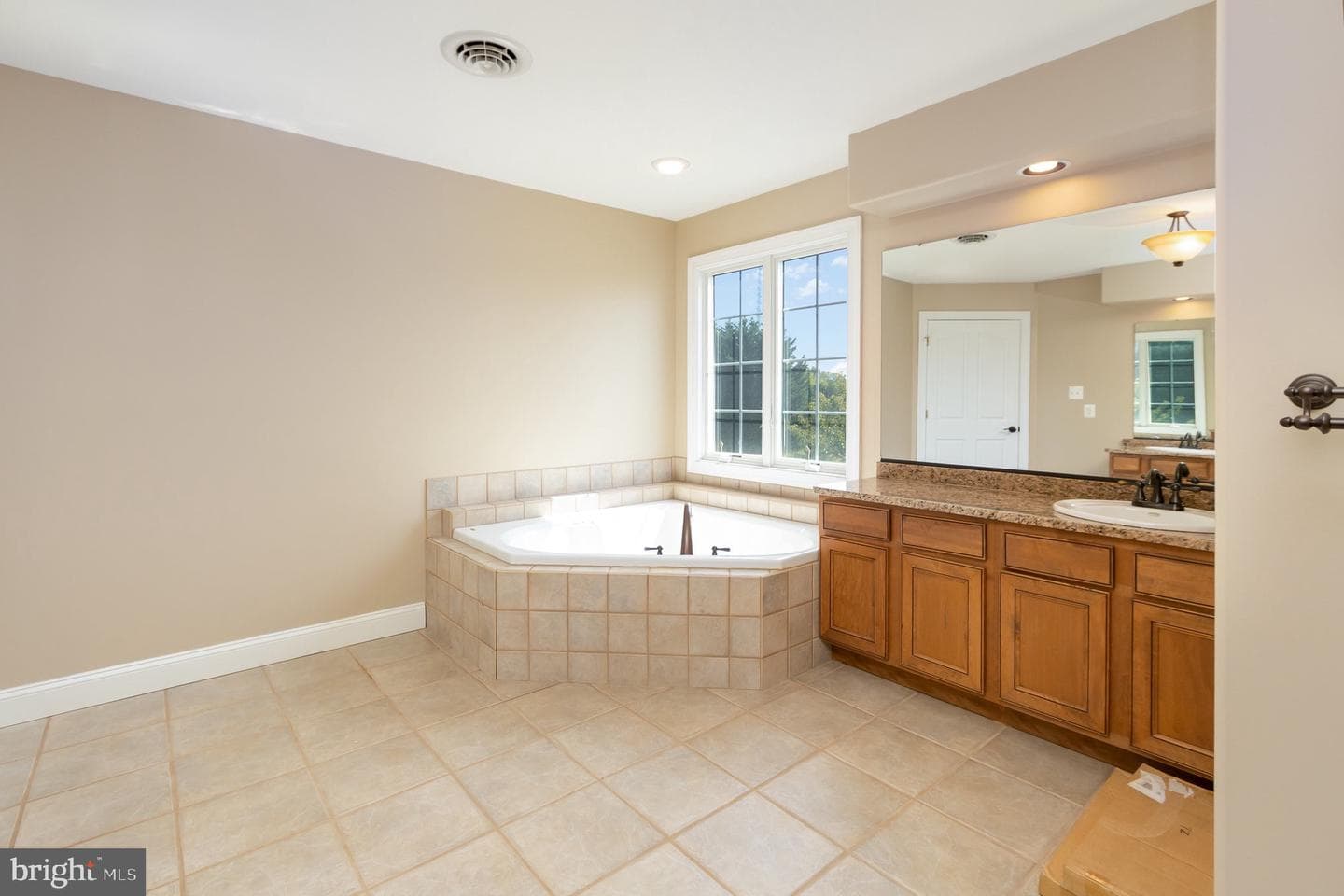 56 Sylmar Road photo 33