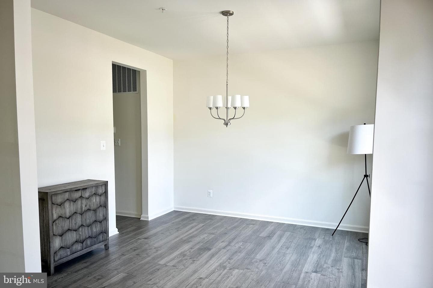 327 Barney Court photo 3