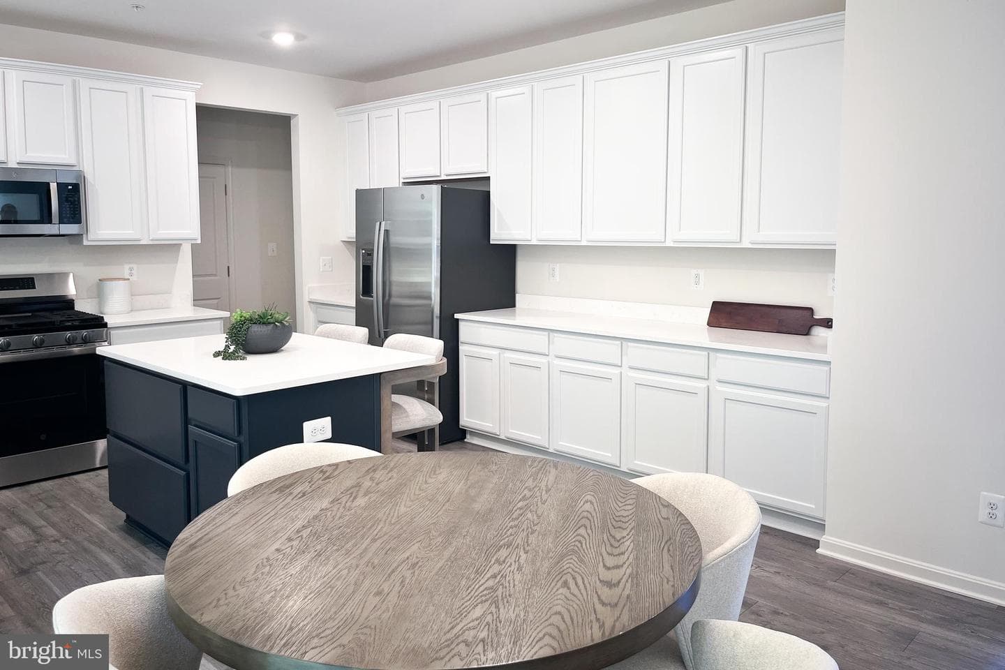 327 Barney Court photo 7