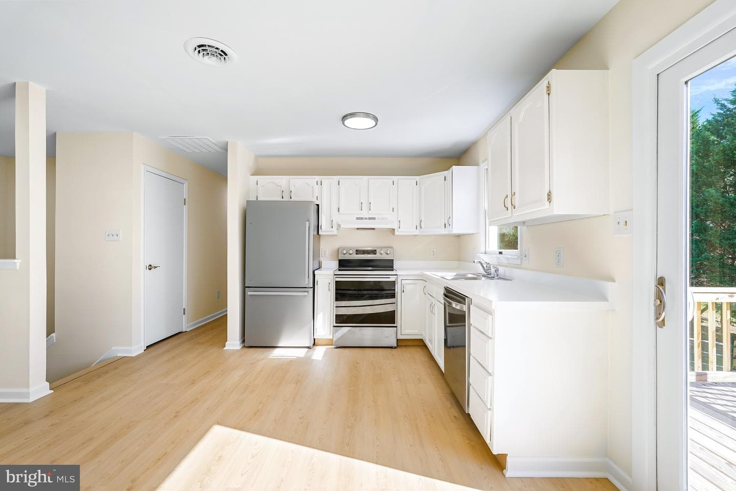 520 Saint Charles Street photo 5