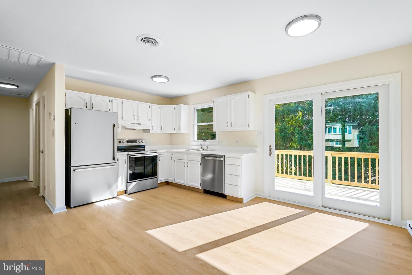 520 Saint Charles Street photo 6