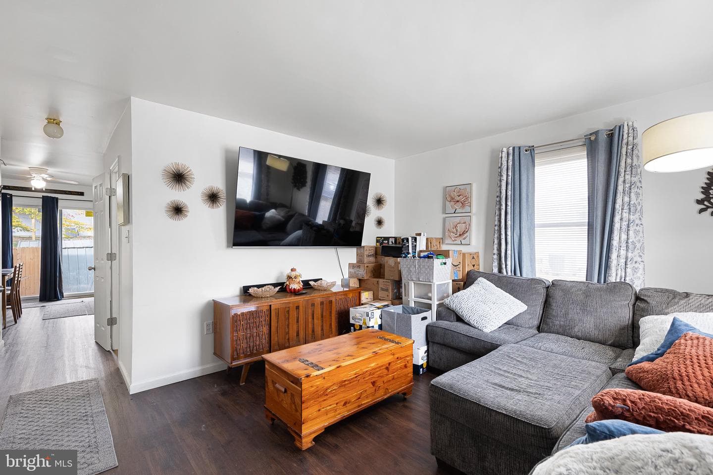 156 E Village Road photo 3