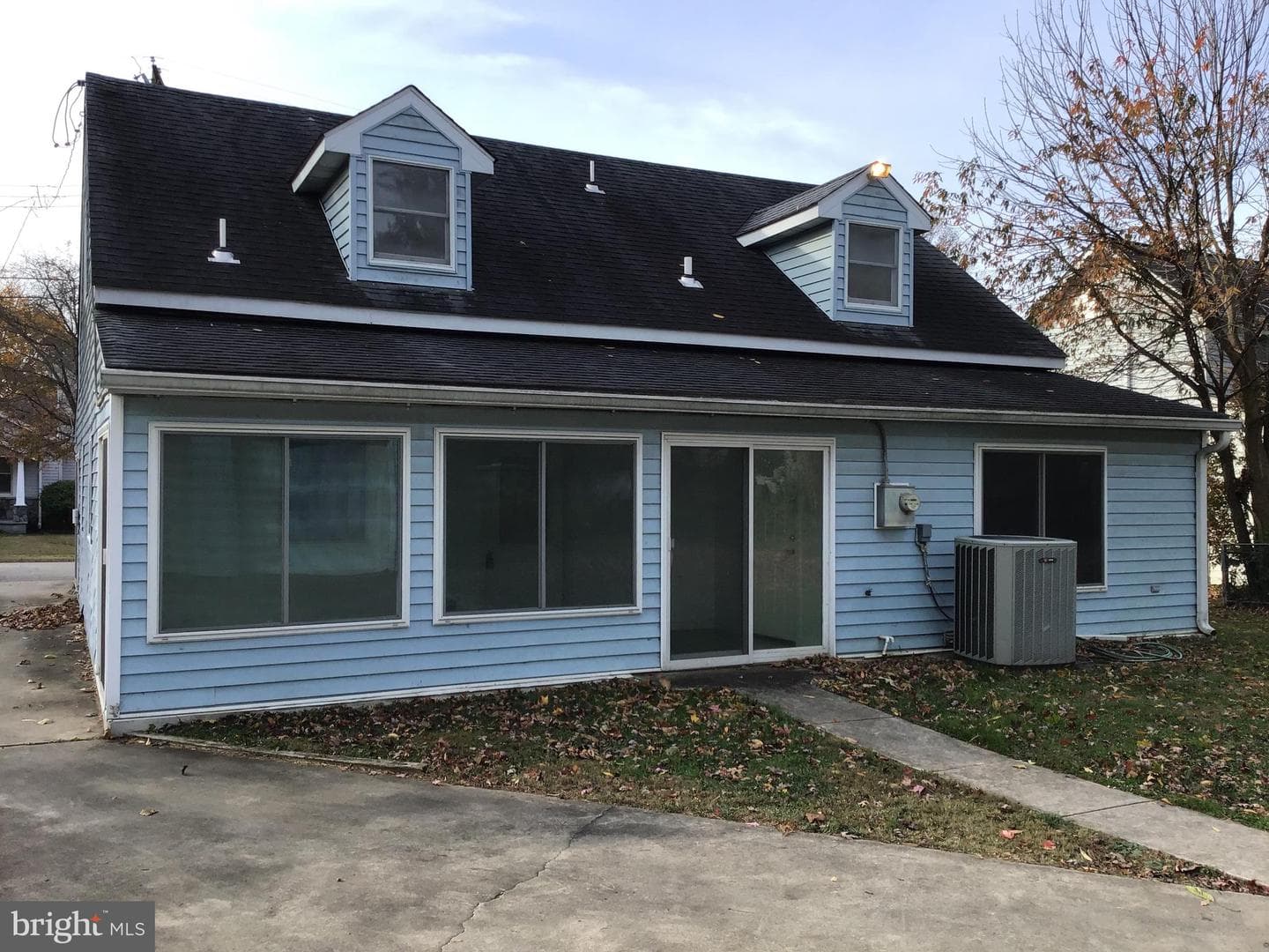 105 W Walnut Street photo 4