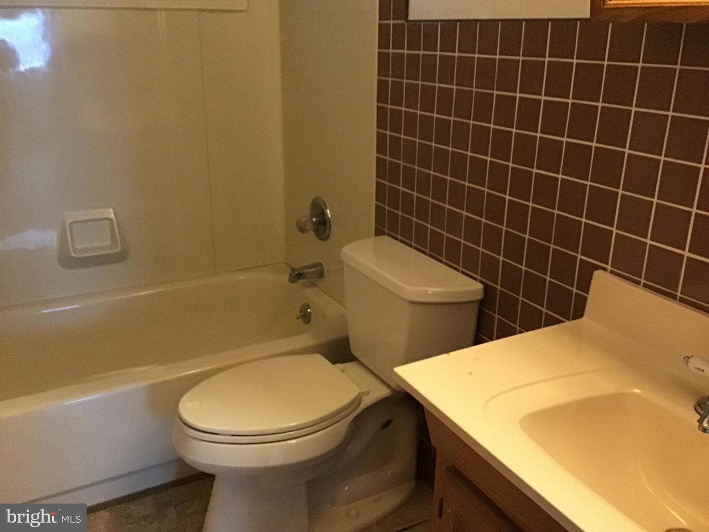 105 W Walnut Street photo 9