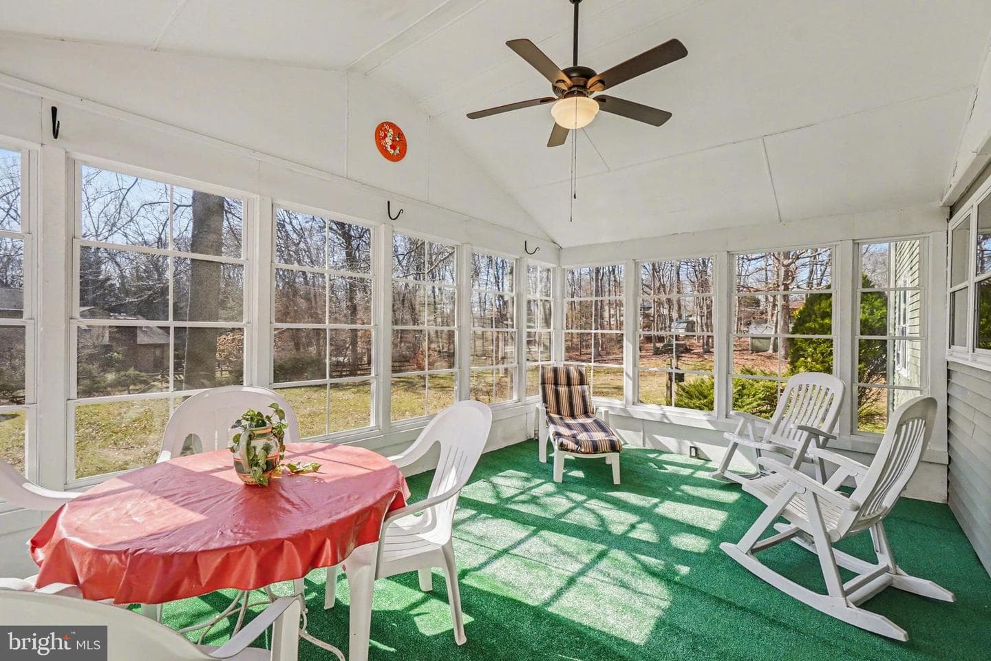 11 Colonial Circle photo 3