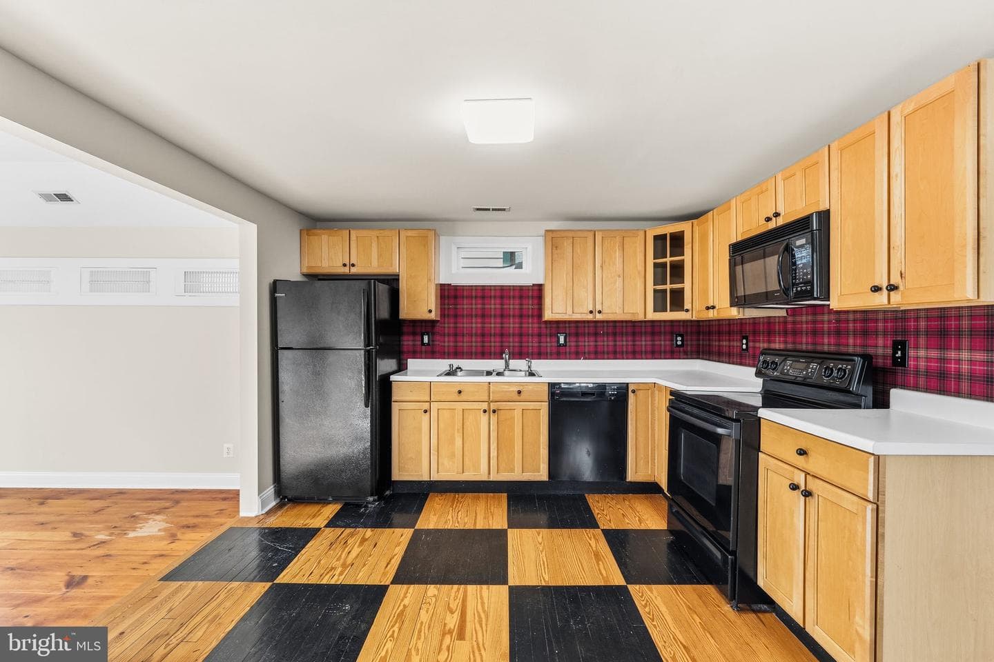 210 Bohemia Avenue photo 11