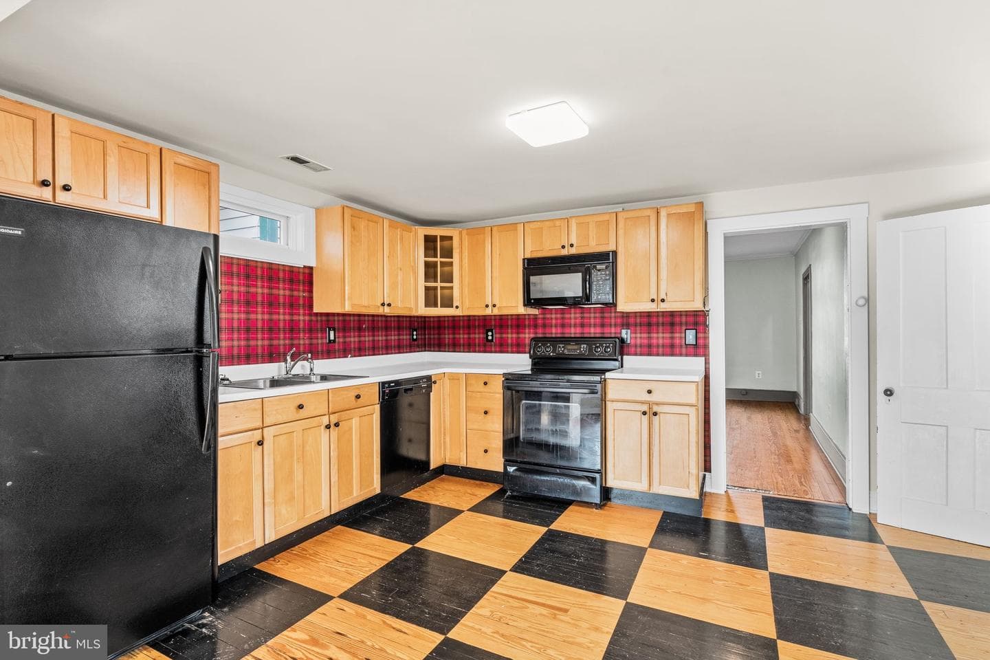 210 Bohemia Avenue photo 12