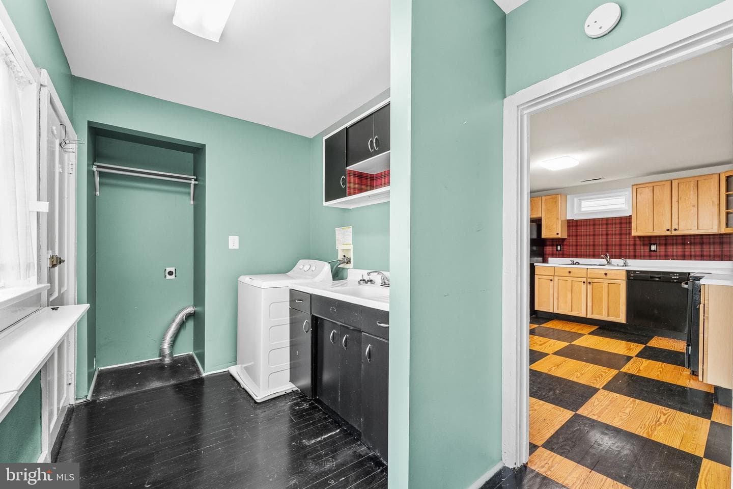 210 Bohemia Avenue photo 16